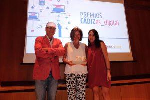 Torre Tavira recogiendo el premio de Cádiz es Digital
